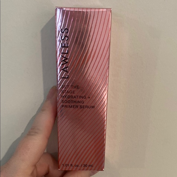 Flawless Hydrating Primer Serum - Picture 2 of 4